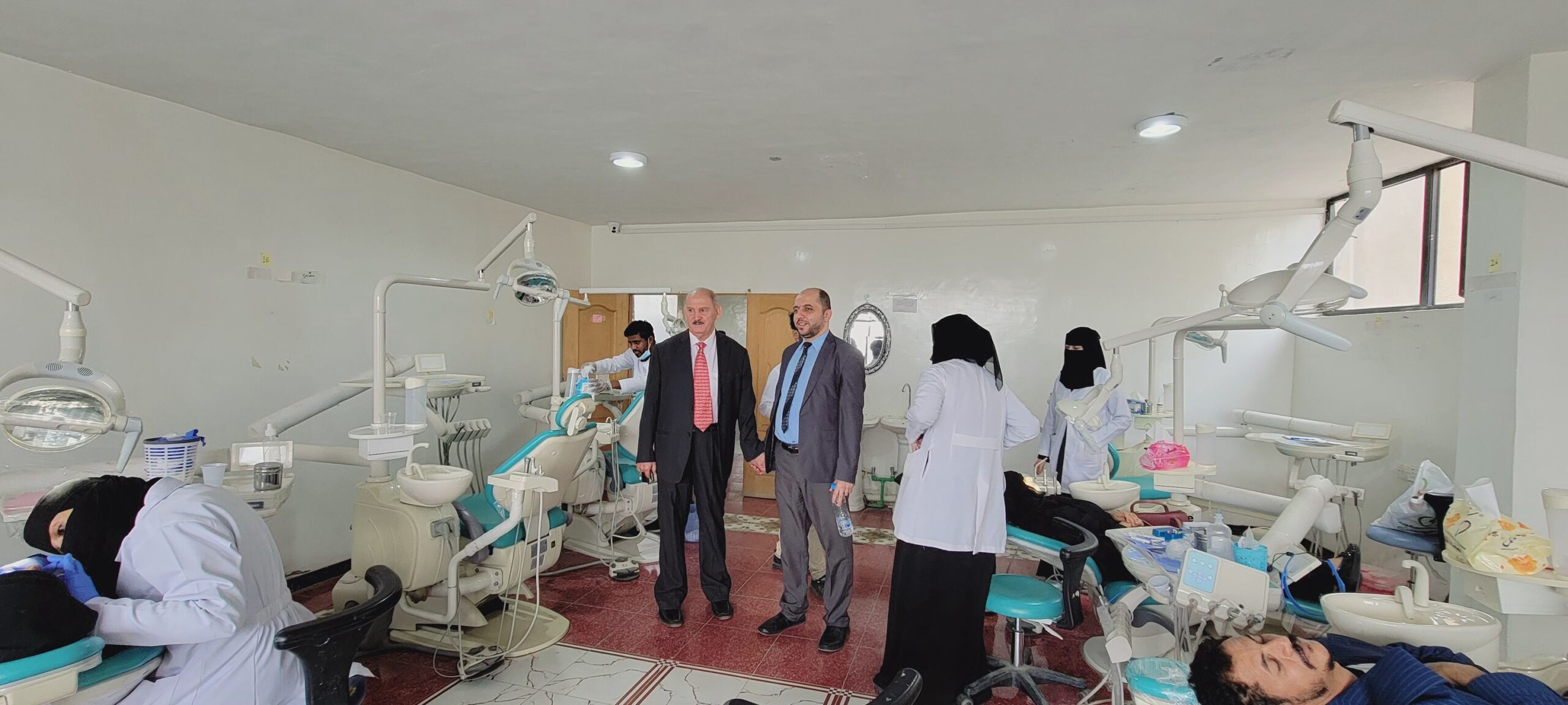 بحضور امين مجلس الأمناء الأستاذ الدكتور سعد العتابي كوادر جامعة الحضارة يحتفون بالدكتور عمر الدوسري رئيساً جديداً للجامعة .